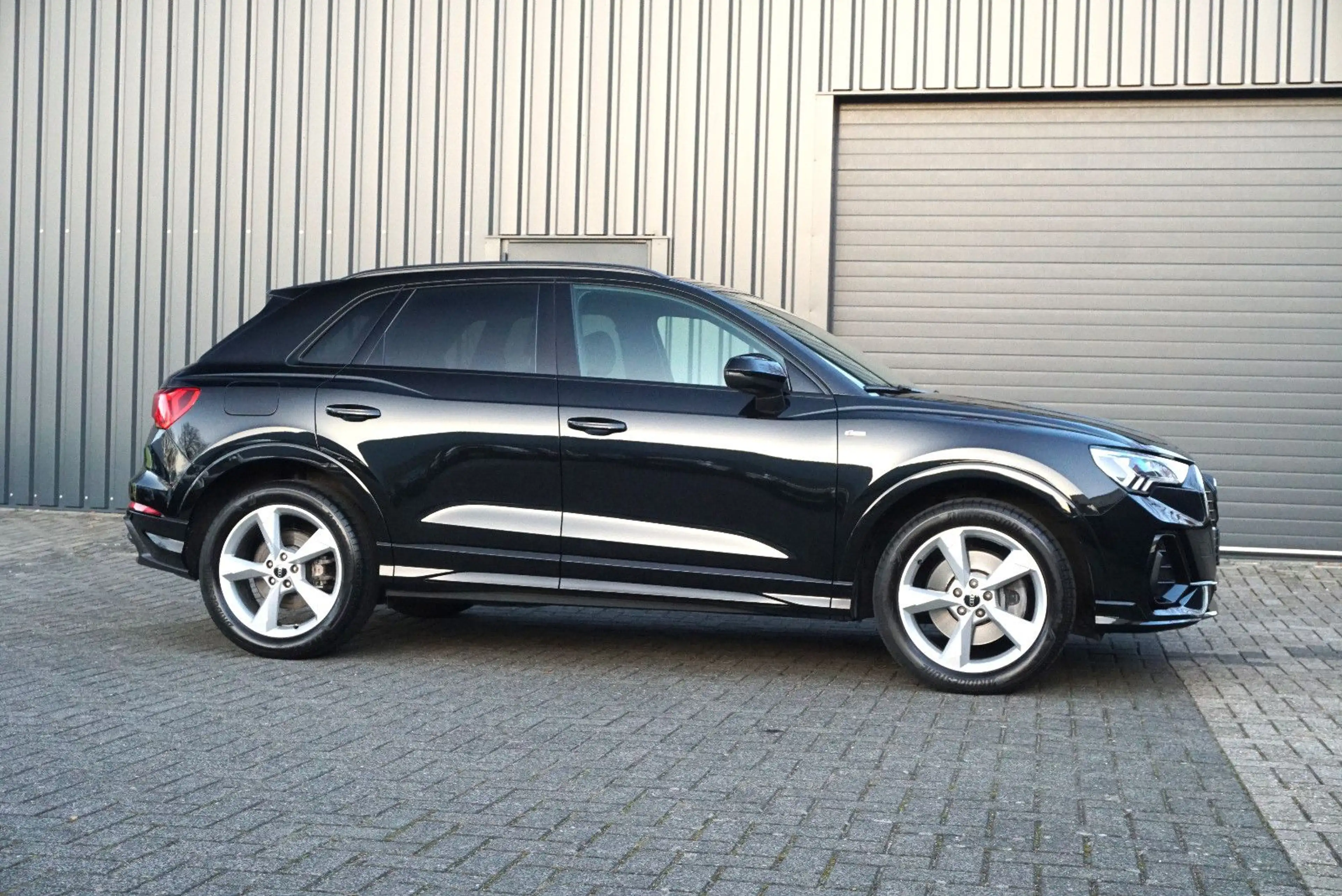 Audi Q3 40 TDI quattro S-line ACC Virtual LED AHK SHZ — photo 7