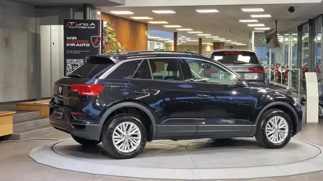 Volkswagen T-Roc view 7
