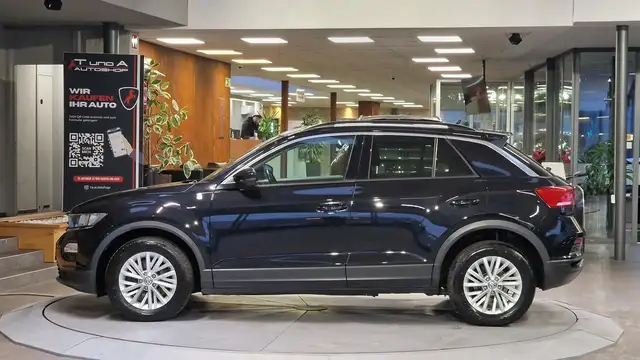 Volkswagen T-Roc view 12