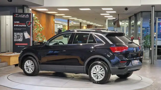 Volkswagen T-Roc view 6