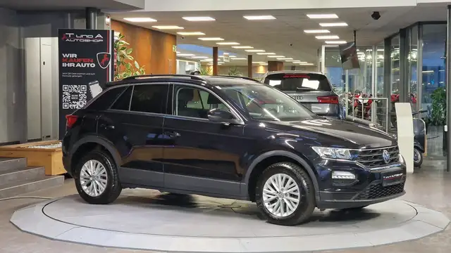 Volkswagen T-Roc view 14