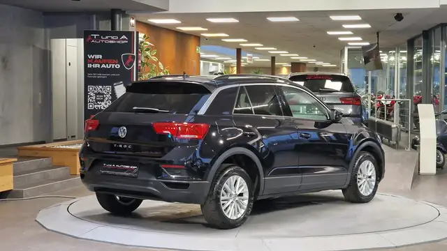 Volkswagen T-Roc view 8