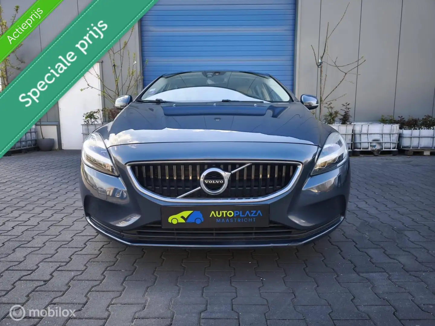 Volvo V40 2.0 T2 / Dealer onderhouden / Zeer Netjes ! Blauw - 2