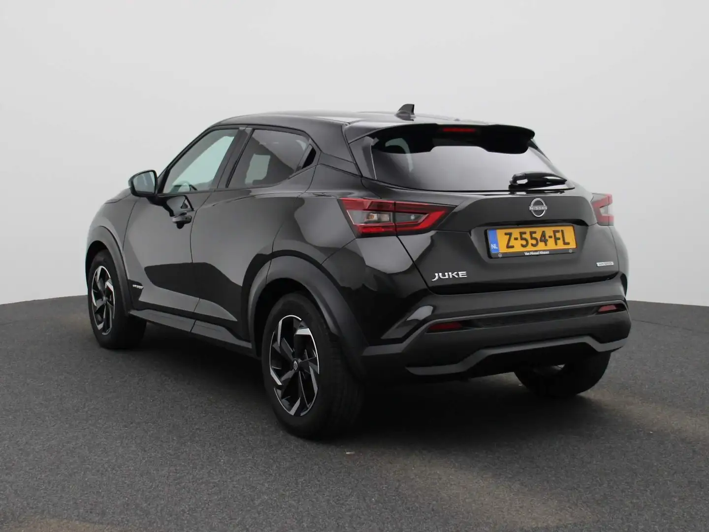Nissan Juke 1.6 Hybrid N-Connecta | Navi | ECC | PDC | LMV | L Zwart - 2