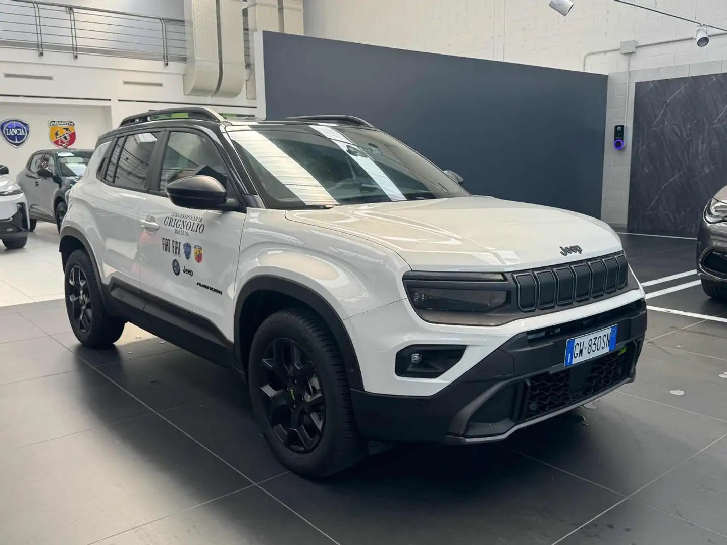 Jeep Avenger 1.2 Turbo 145 CV MHEV 4xe Overland Wit - 1
