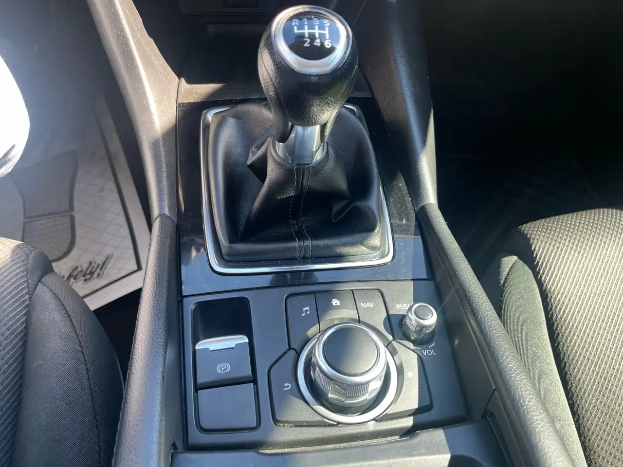 Mazda 3 снимка Mazda 3