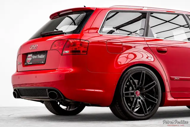 Audi RS4 view 20