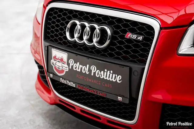 Audi RS4 view 6
