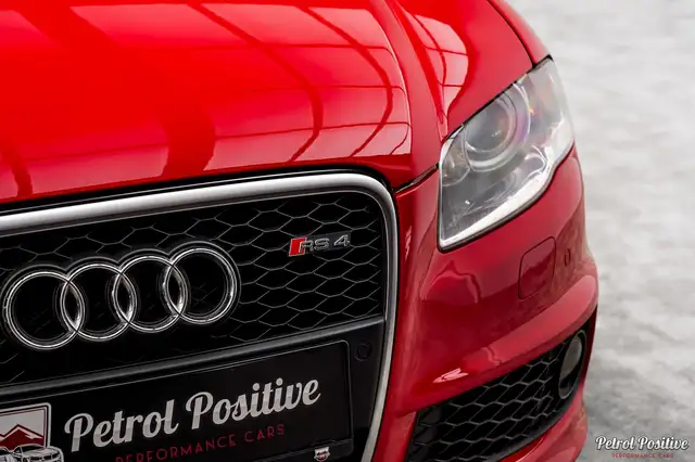 Audi RS4 view 10