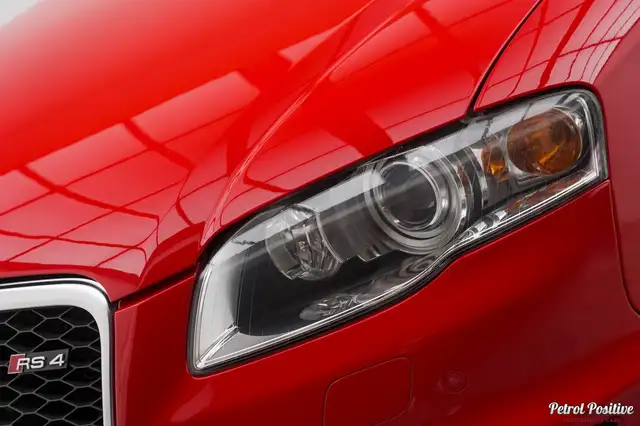 Audi RS4 view 5