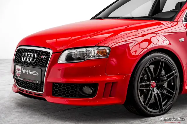 Audi RS4 view 3