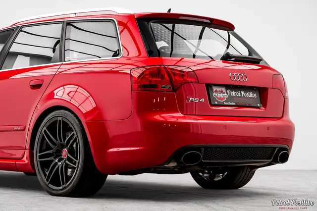 Audi RS4 view 27