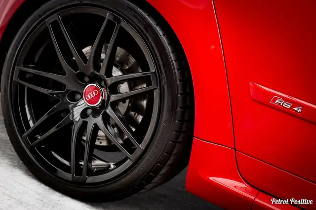Audi RS4 view 18