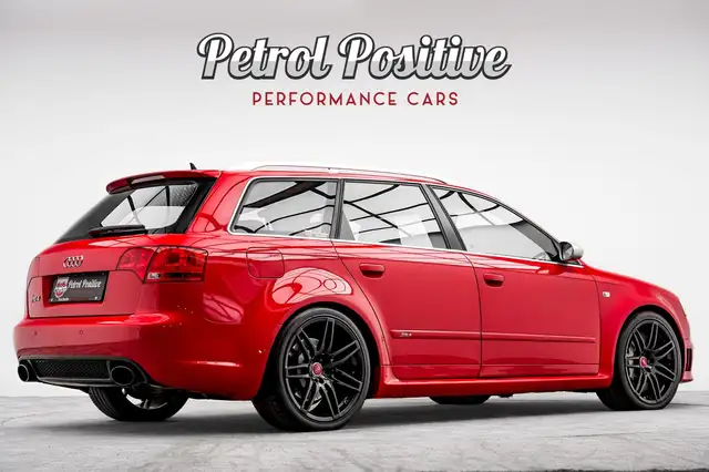 Audi RS4 view 21