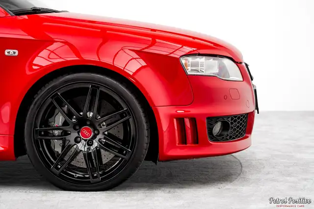 Audi RS4 view 16