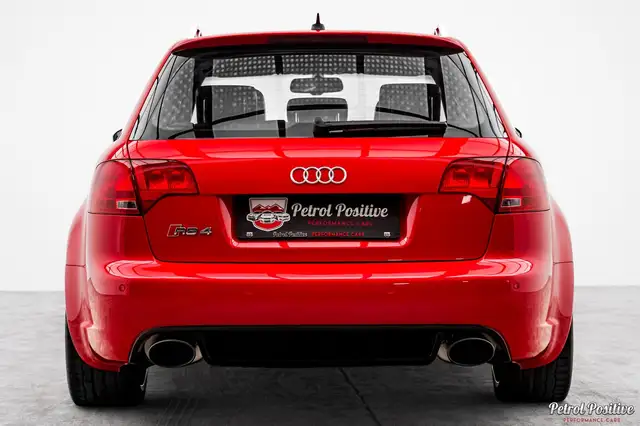 Audi RS4 view 25