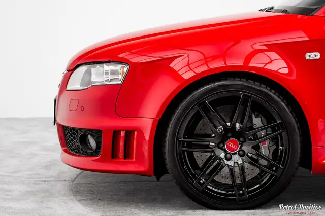 Audi RS4 view 30