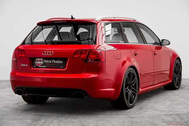 Audi RS4 view 24