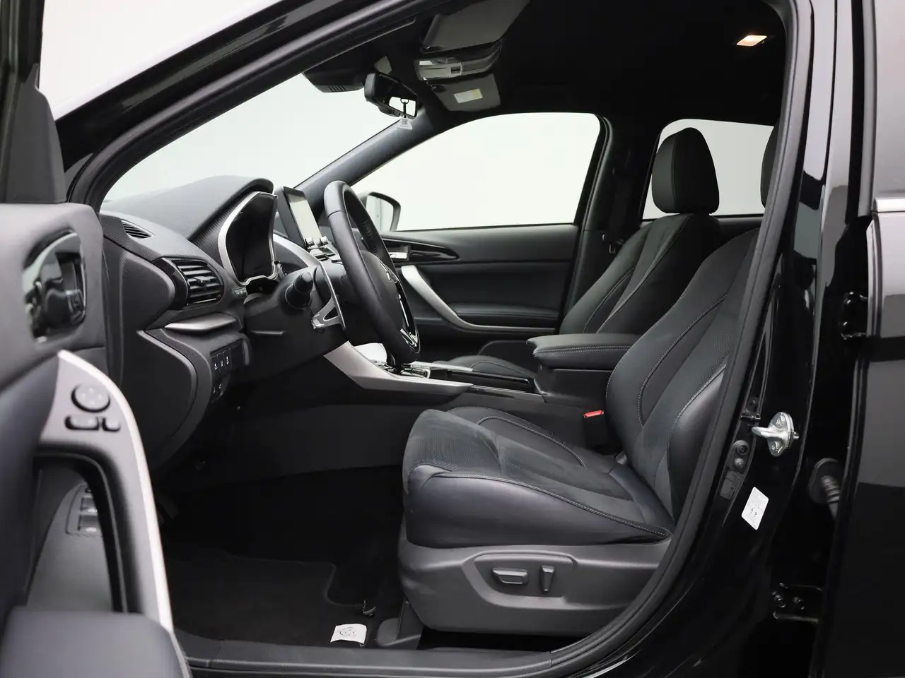 Mitsubishi Eclipse Cross 2024 — фото 11