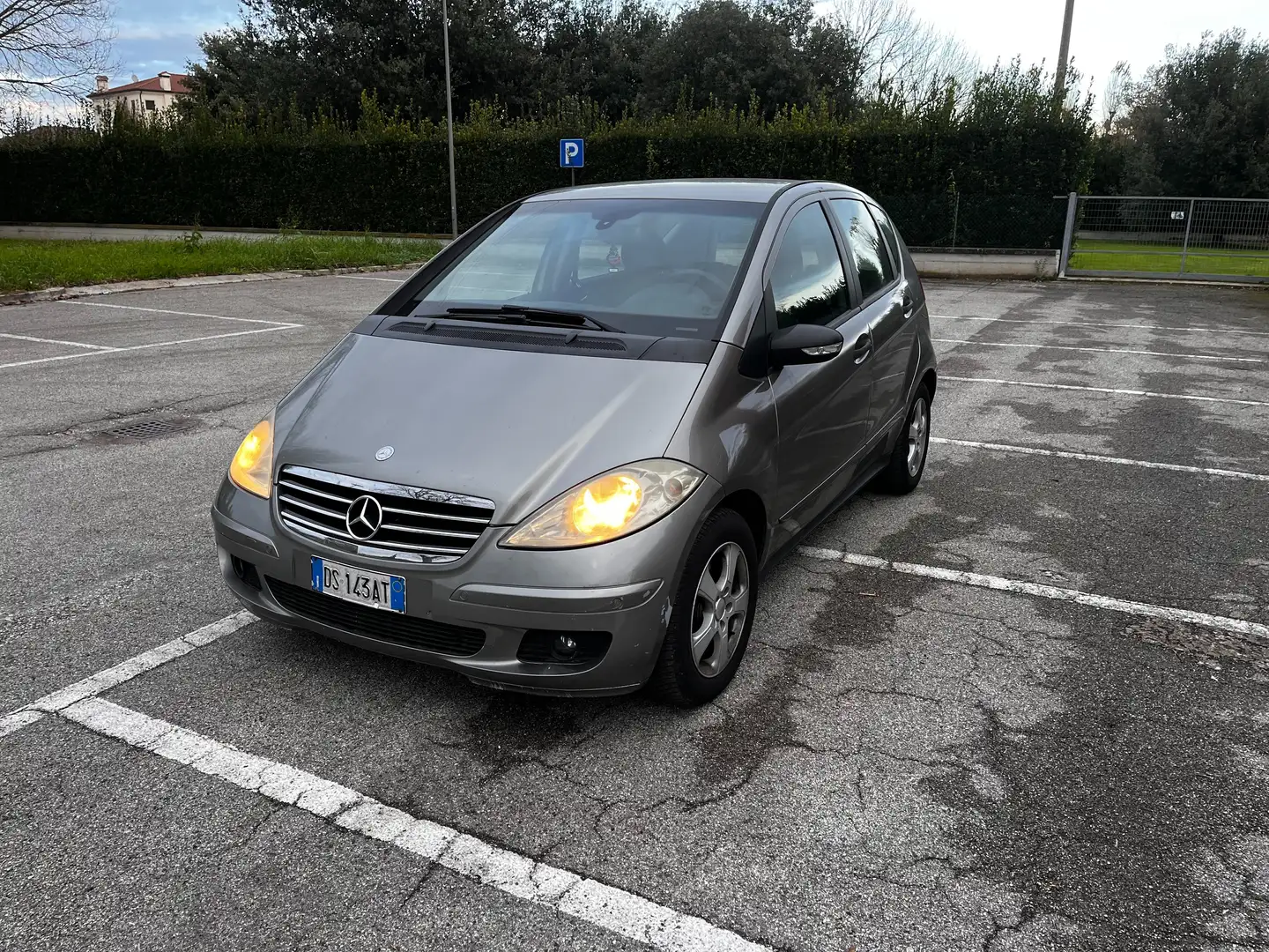 Mercedes-Benz 180 Бронзовий - 1