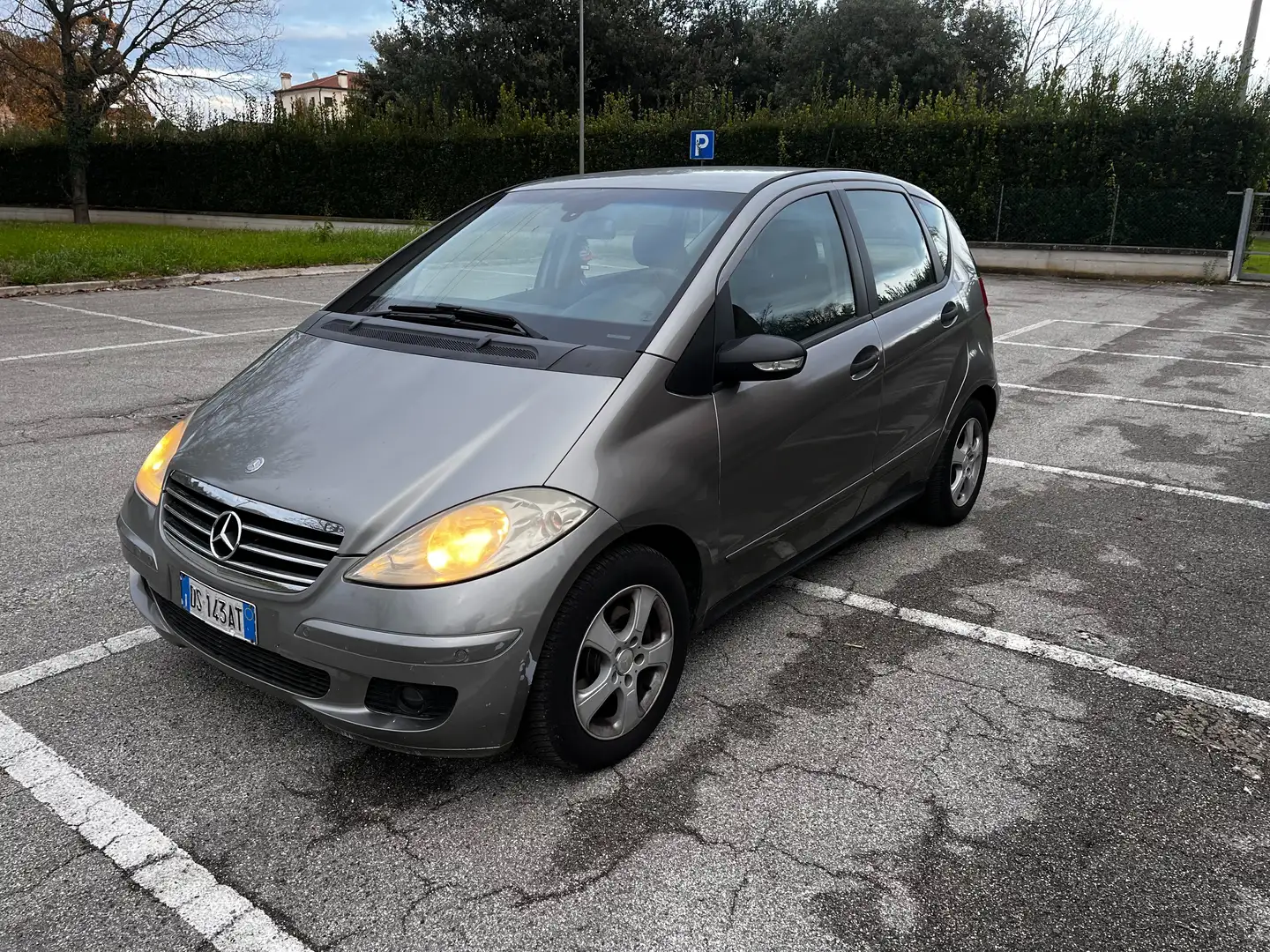 Mercedes-Benz 180 Бронзовий - 2