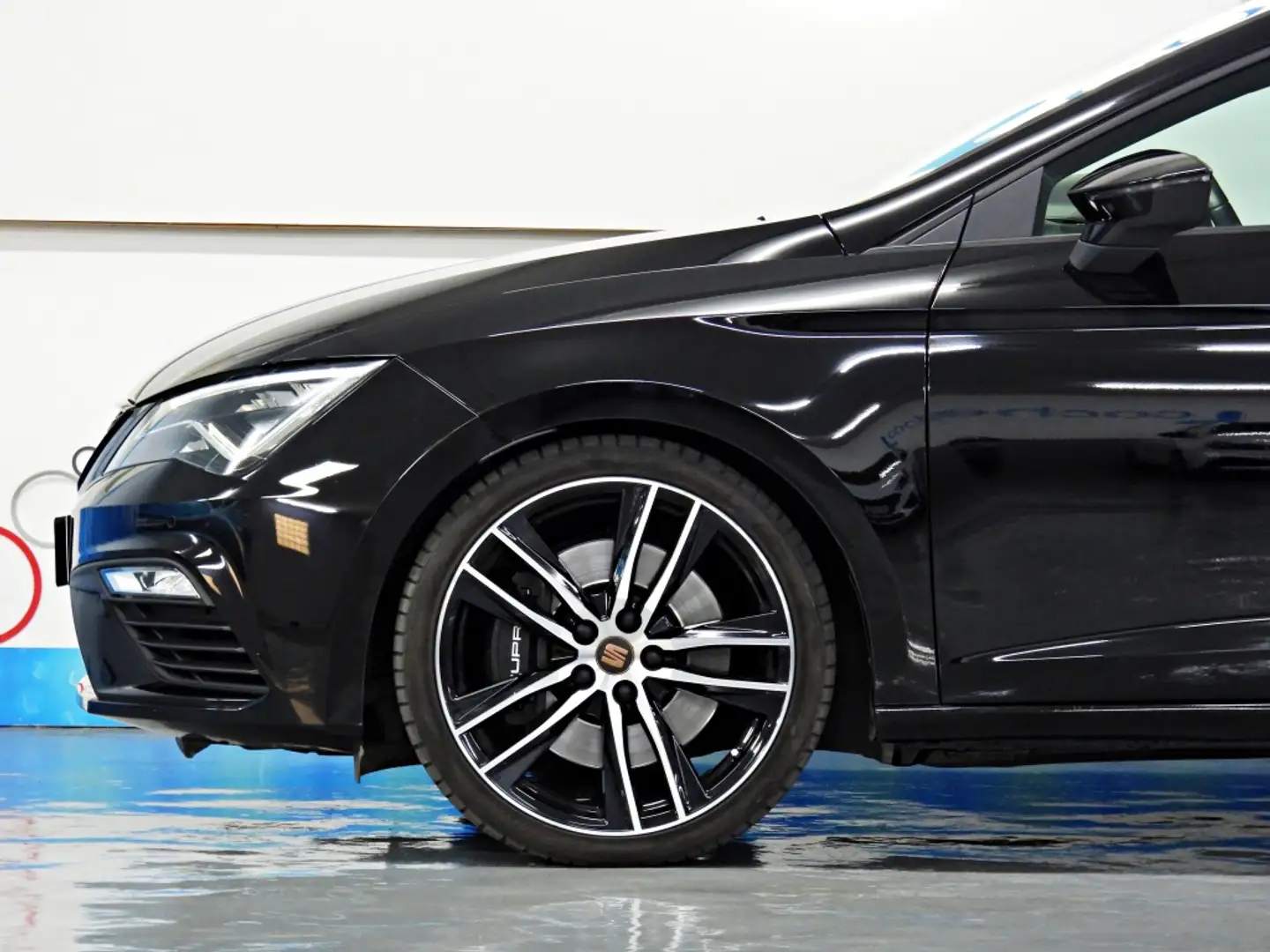 SEAT Leon 2.0 TSI S&S DSG7 Cupra 290 Zwart - 2