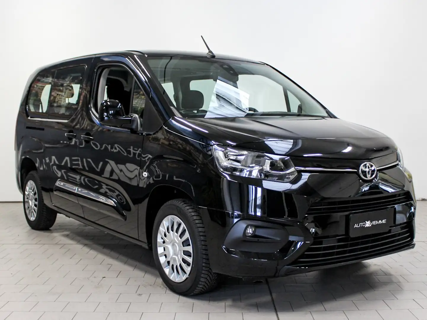 Toyota Proace City Verso 1.5d 130cv L2 Lounge 7 POSTI Schwarz - 2