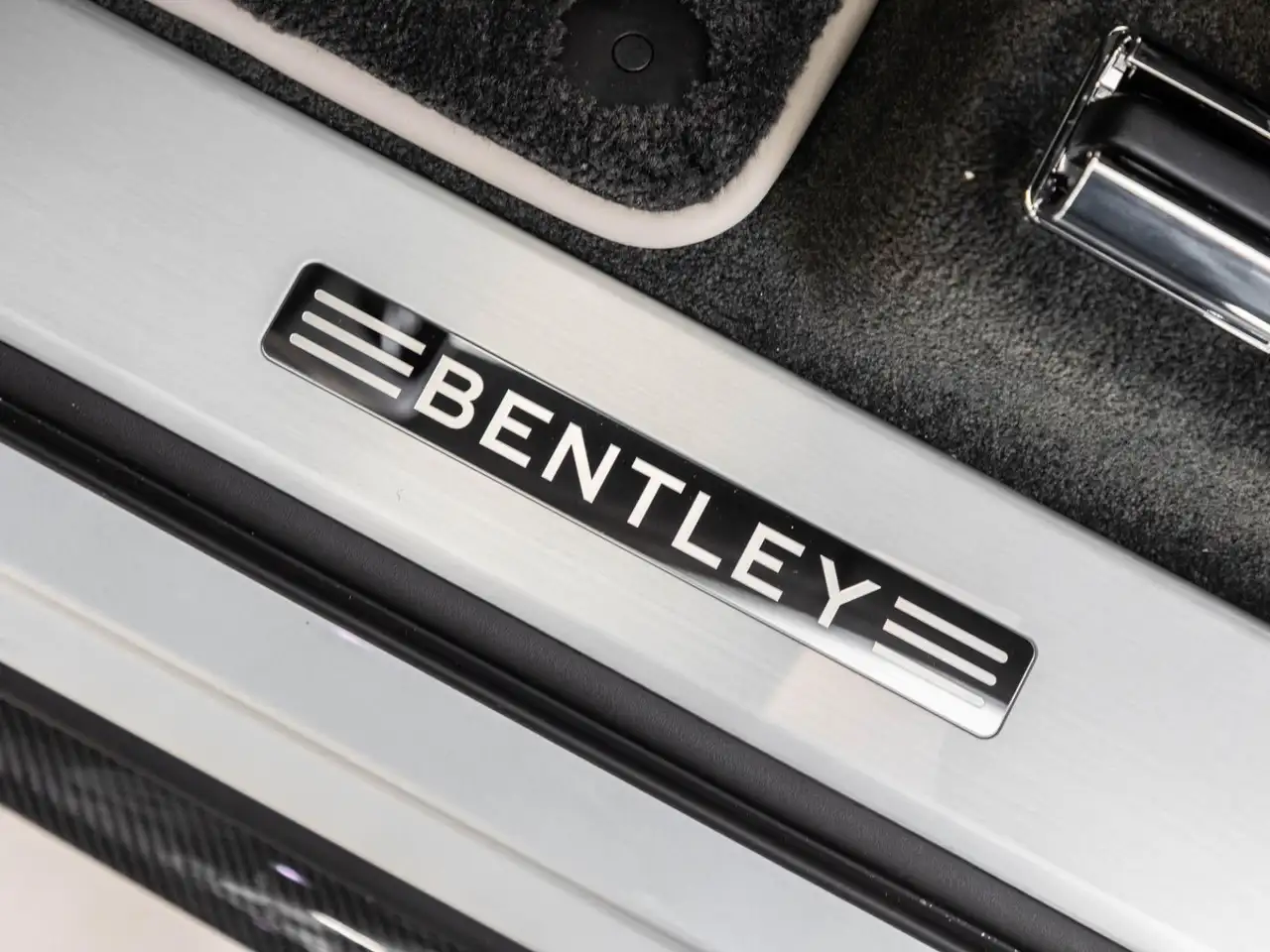 Bentley Bentayga 2021 — фото 15