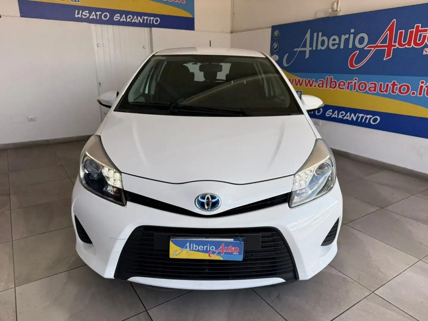 Toyota Yaris 1.5 Hybrid 5 porte Lounge Bianco - 2