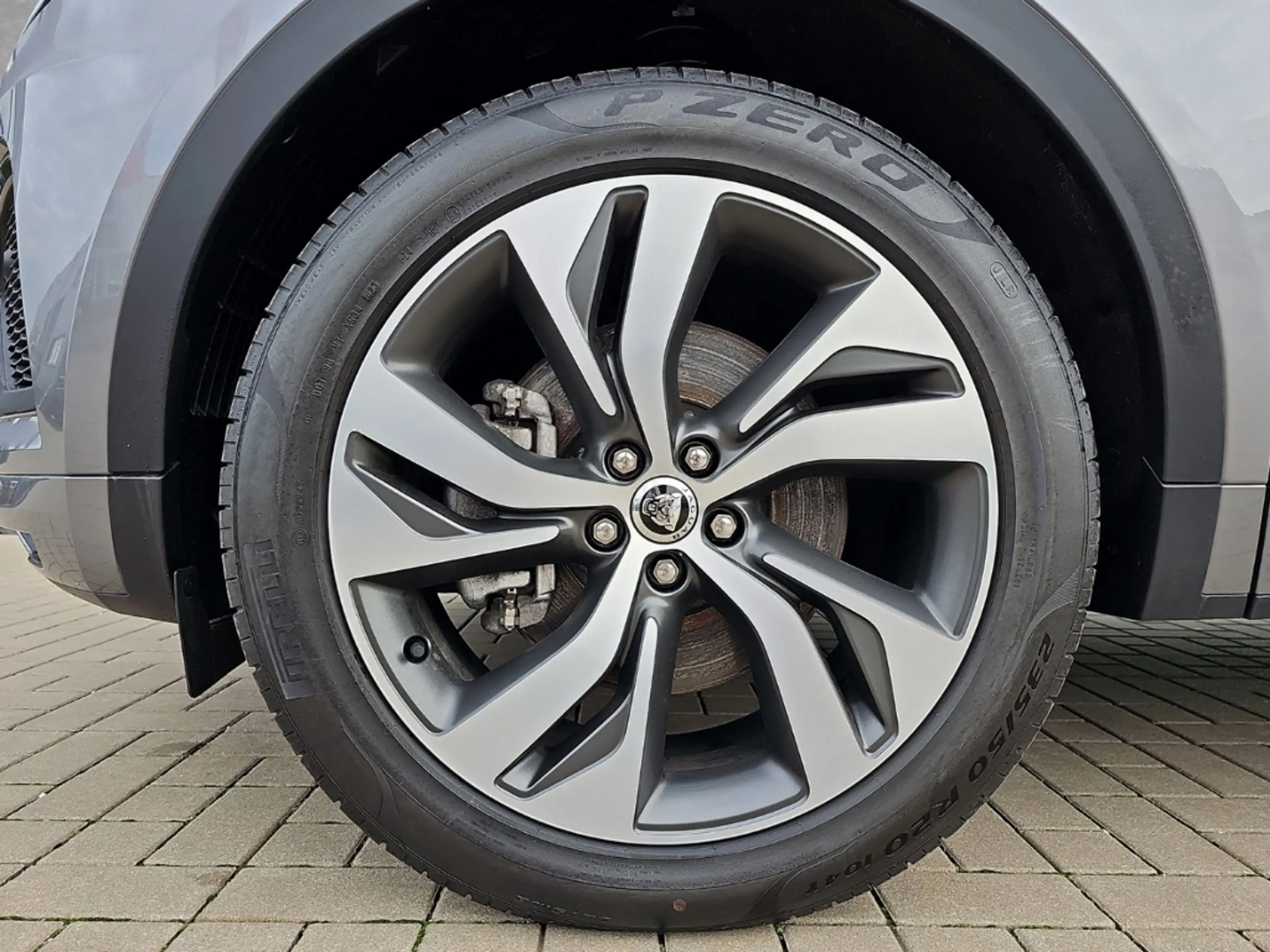 Jaguar E-Pace D200 AWD R- Dynamic HSE — photo 9