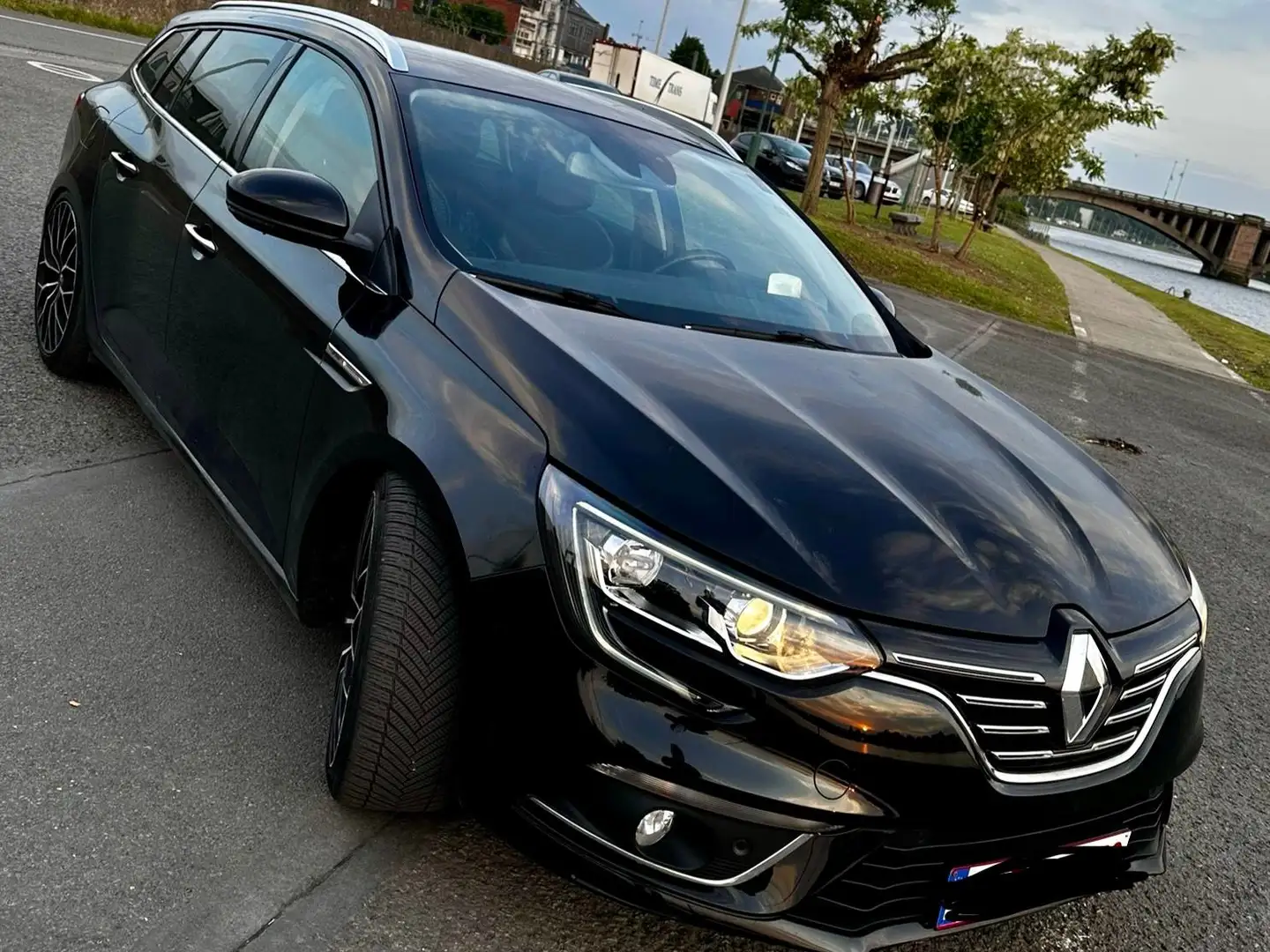 Renault Megane Mégane SW 1.5 dCi Energy bose edition Zwart - 2