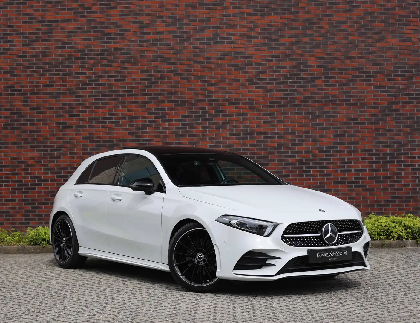 Mercedes-Benz A 250 AMG *LED*Night*Pano*Trekhaak* Wit - 1