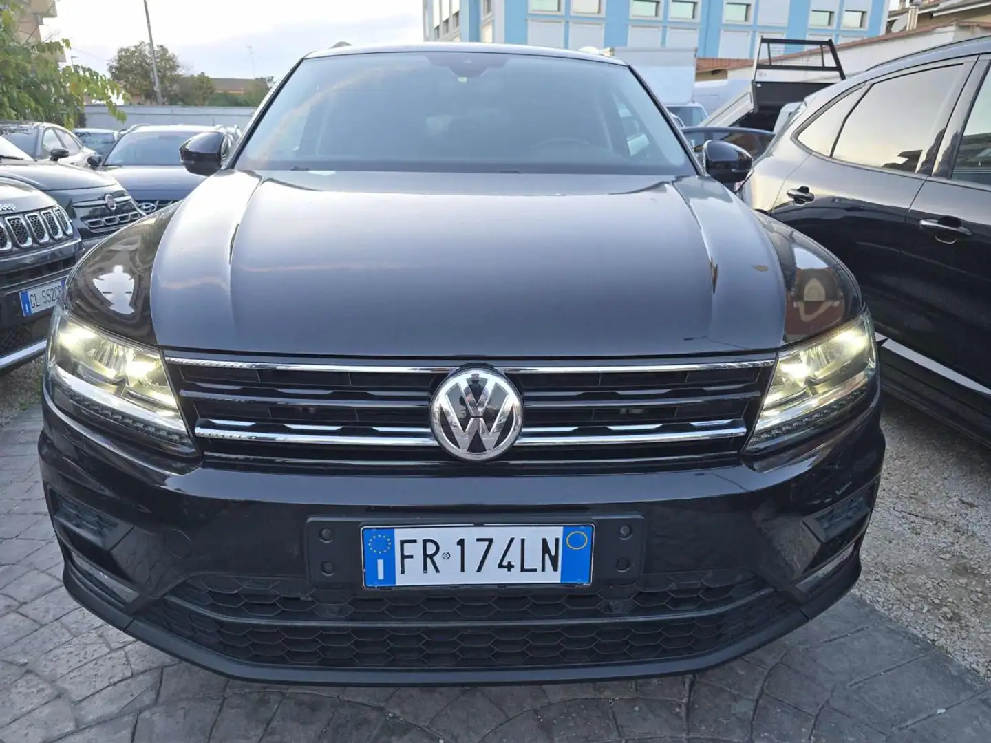 Volkswagen Tiguan 2.0 TDI SCR Business BlueMotion Technology autom ! Nero - 2