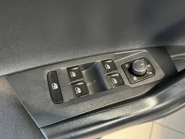 Volkswagen Polo view 8