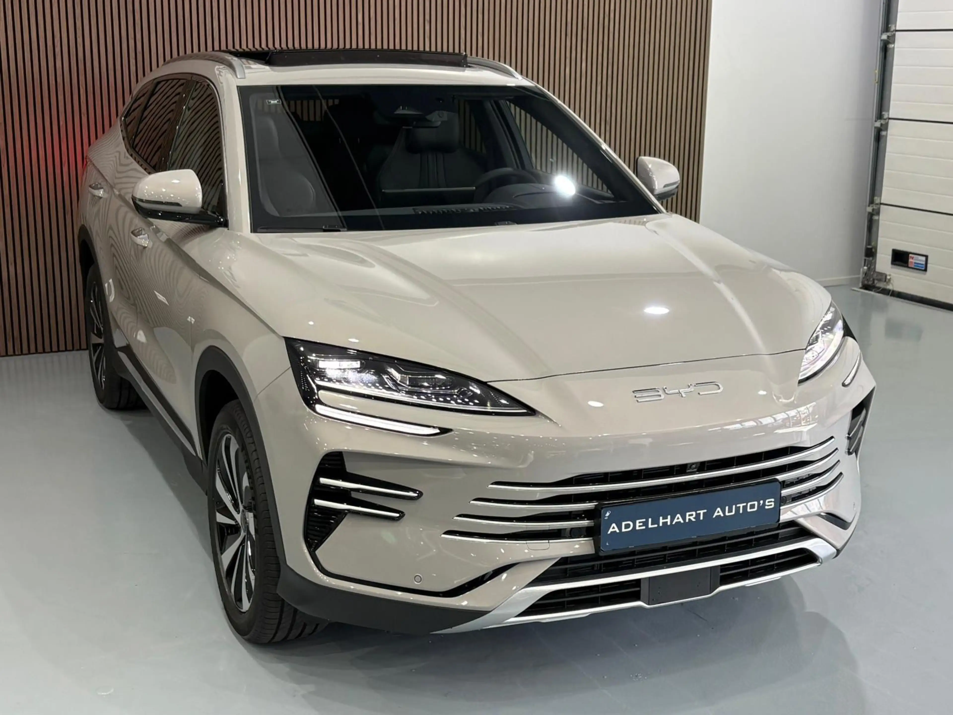 BYD Seal U 1.5 T DM-i AWD Design 325 PK / Panorama / Lederen — photo 12