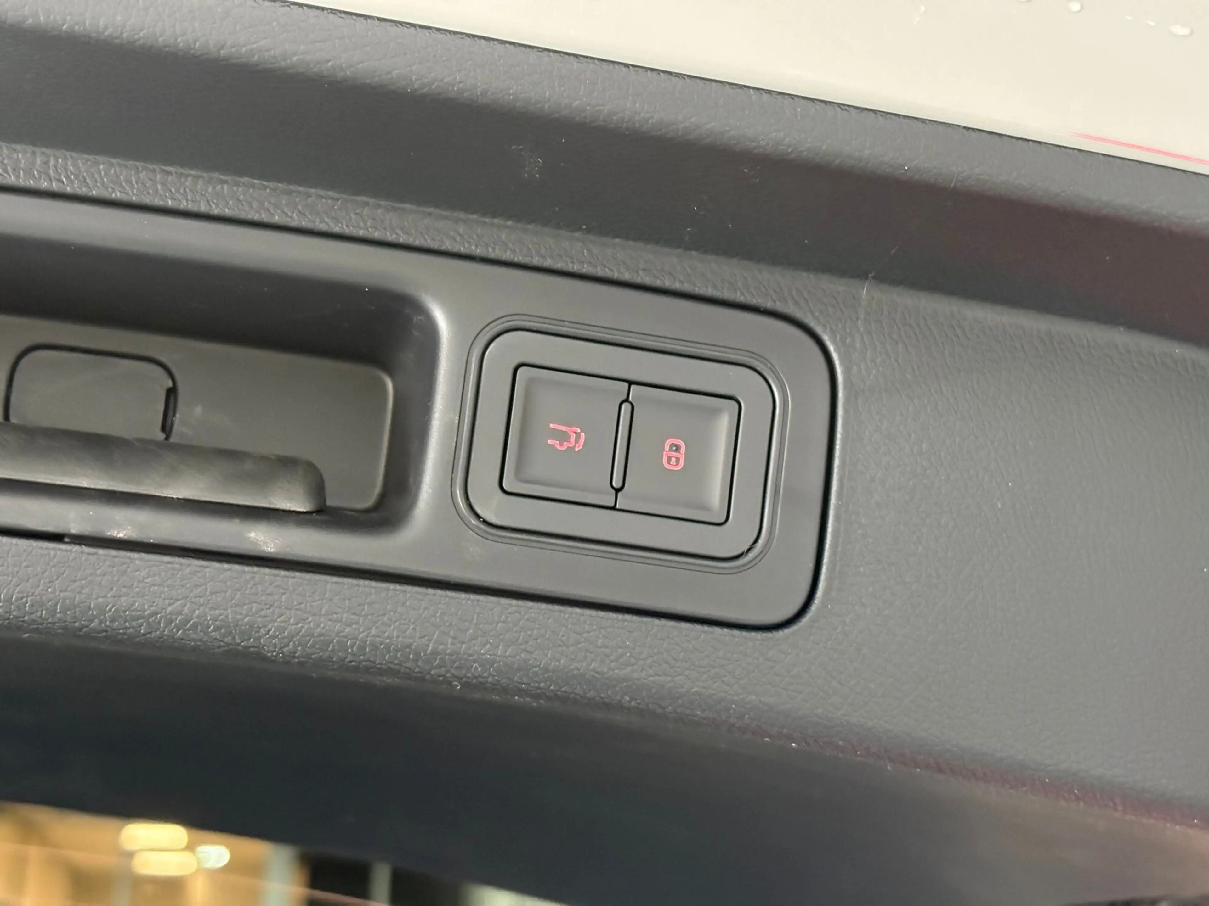BYD Seal U 1.5 T DM-i AWD Design 325 PK / Panorama / Lederen — photo 20