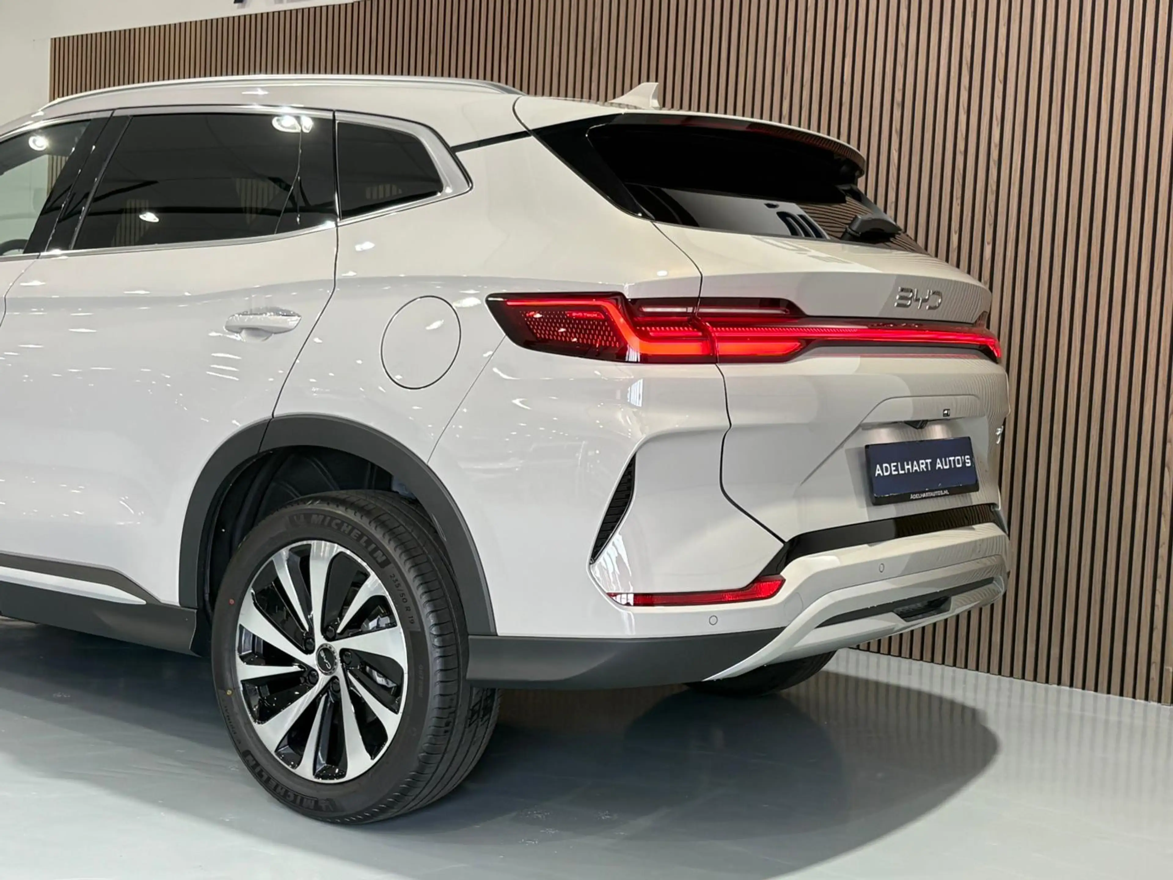 BYD Seal U 1.5 T DM-i AWD Design 325 PK / Panorama / Lederen — photo 10