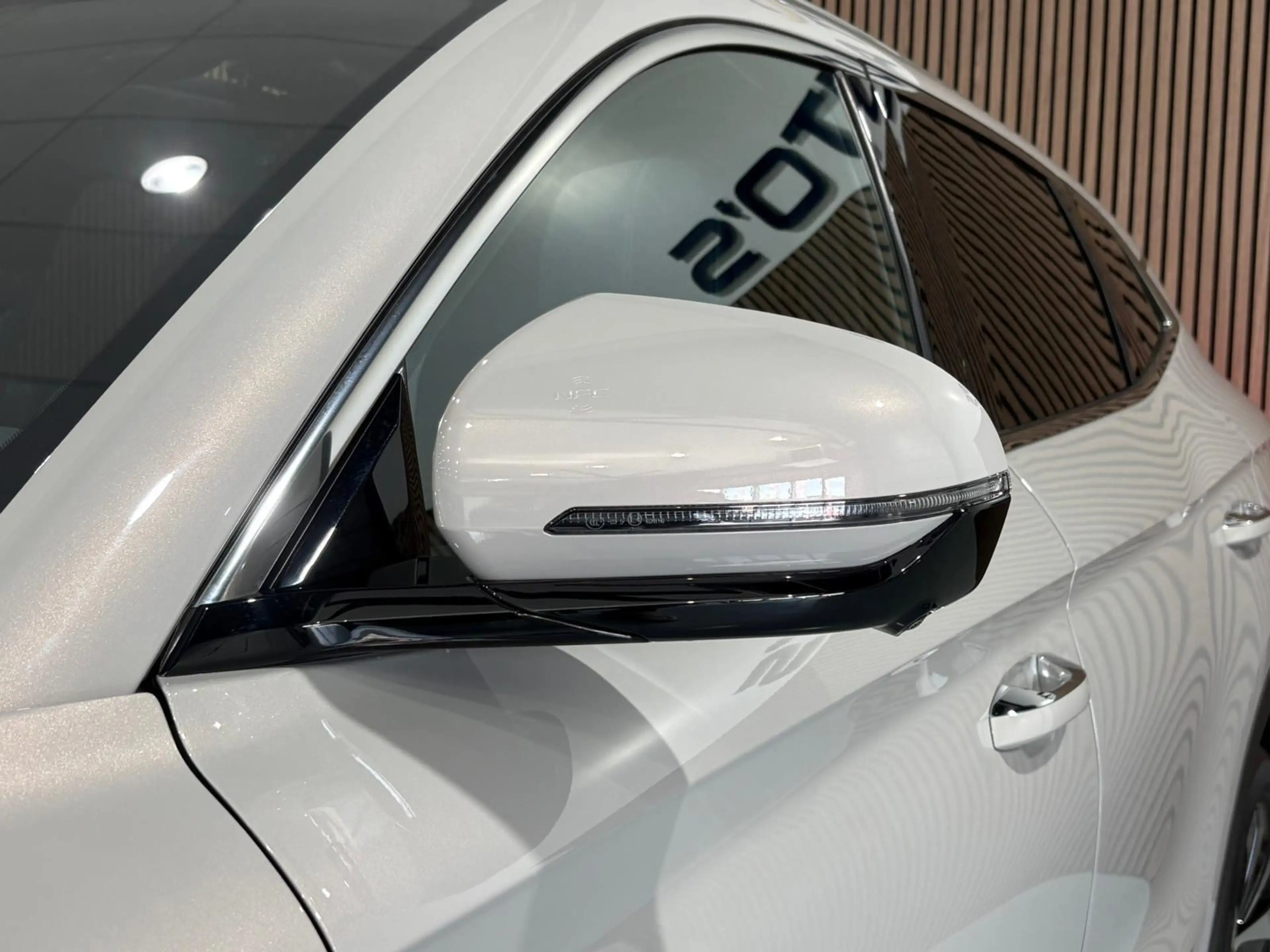 BYD Seal U 1.5 T DM-i AWD Design 325 PK / Panorama / Lederen — photo 8