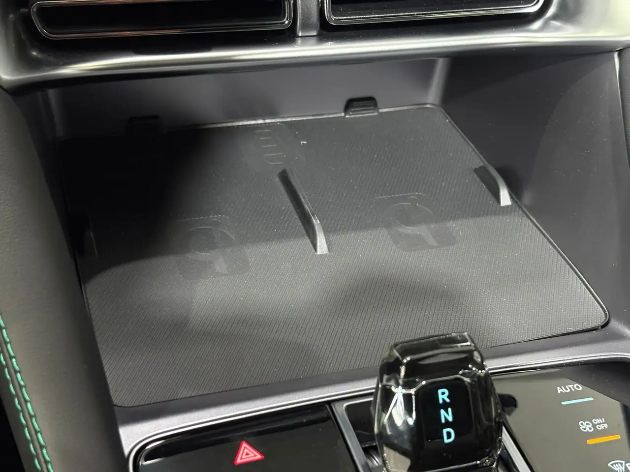BYD Seal U 1.5 T DM-i AWD Design 325 PK / Panorama / Lederen, миниатюра 26