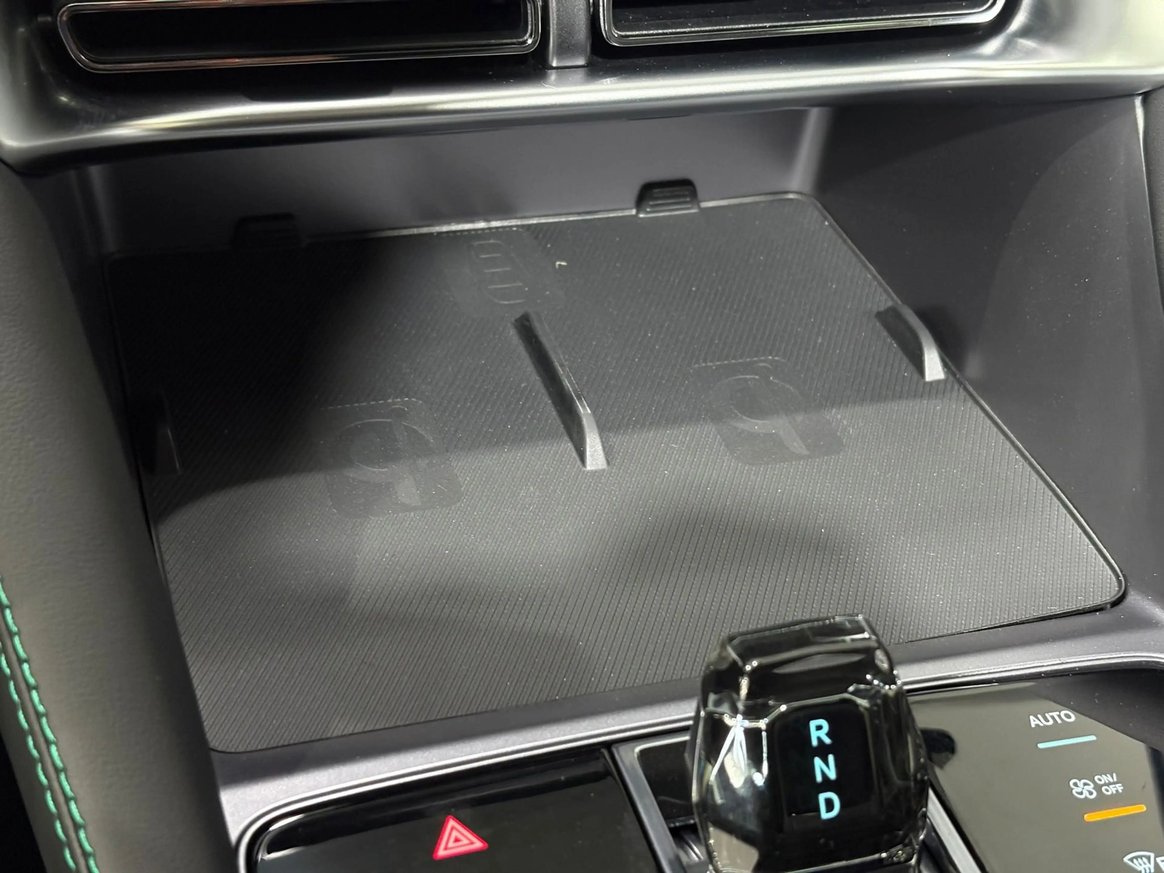 BYD Seal U 1.5 T DM-i AWD Design 325 PK / Panorama / Lederen — photo 26