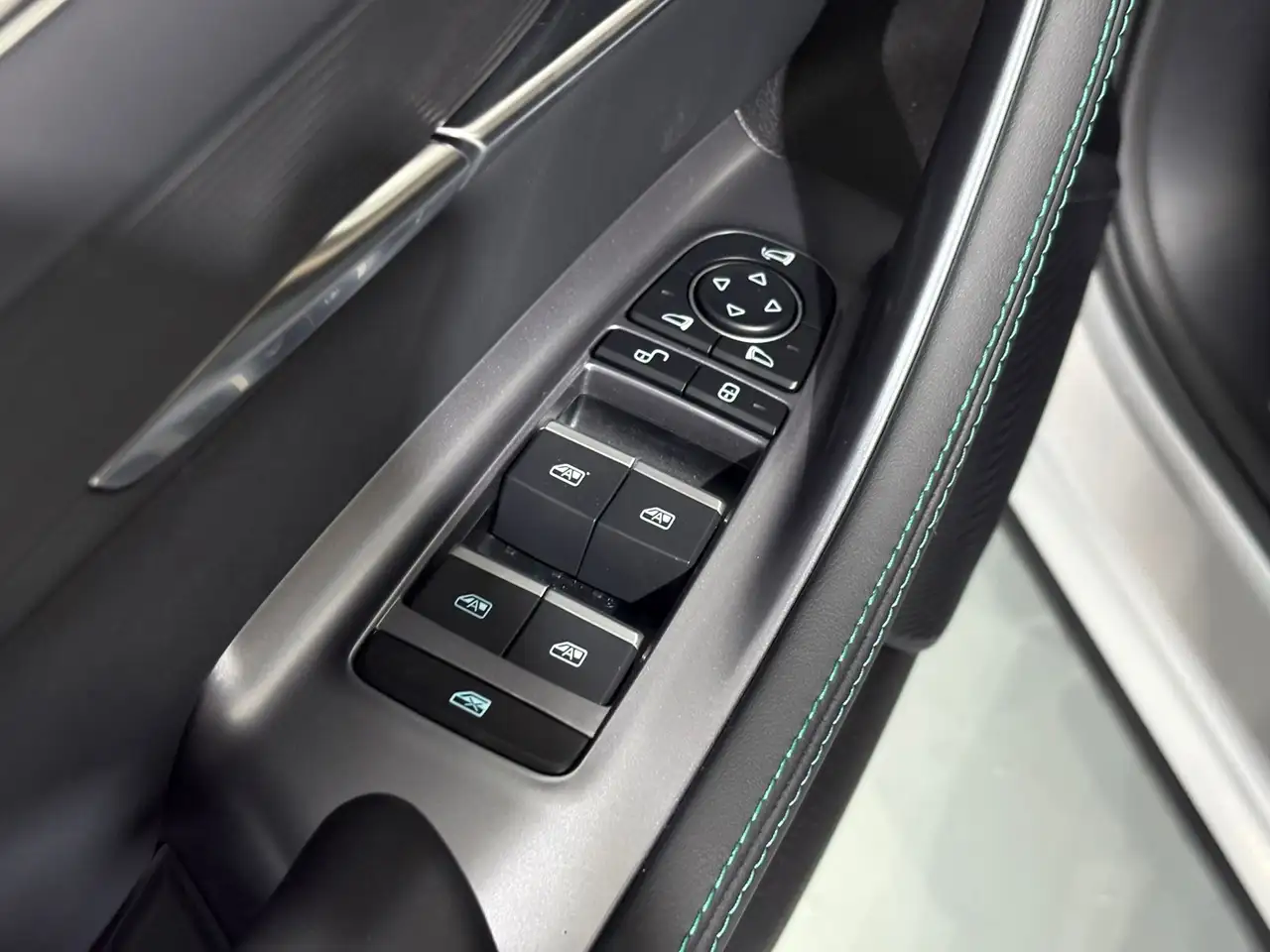 BYD Seal U 1.5 T DM-i AWD Design 325 PK / Panorama / Lederen, миниатюра 23