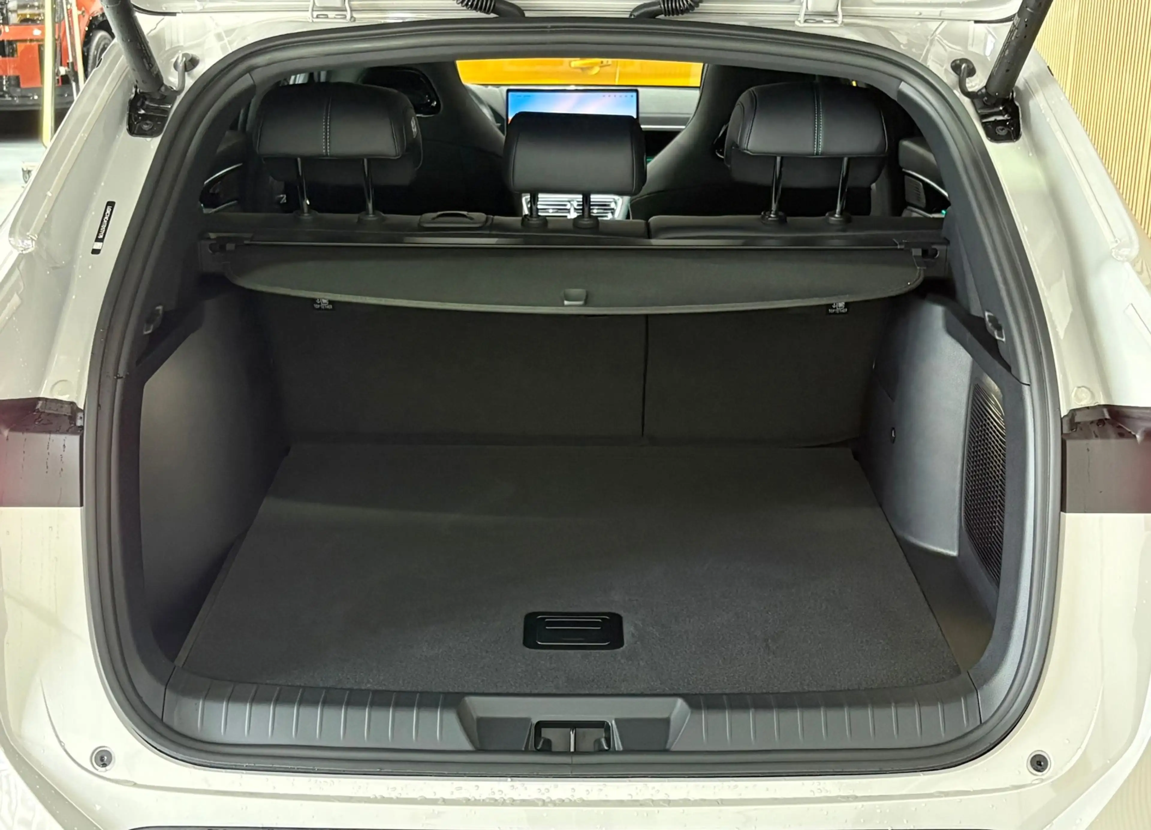 BYD Seal U 1.5 T DM-i AWD Design 325 PK / Panorama / Lederen — photo 19