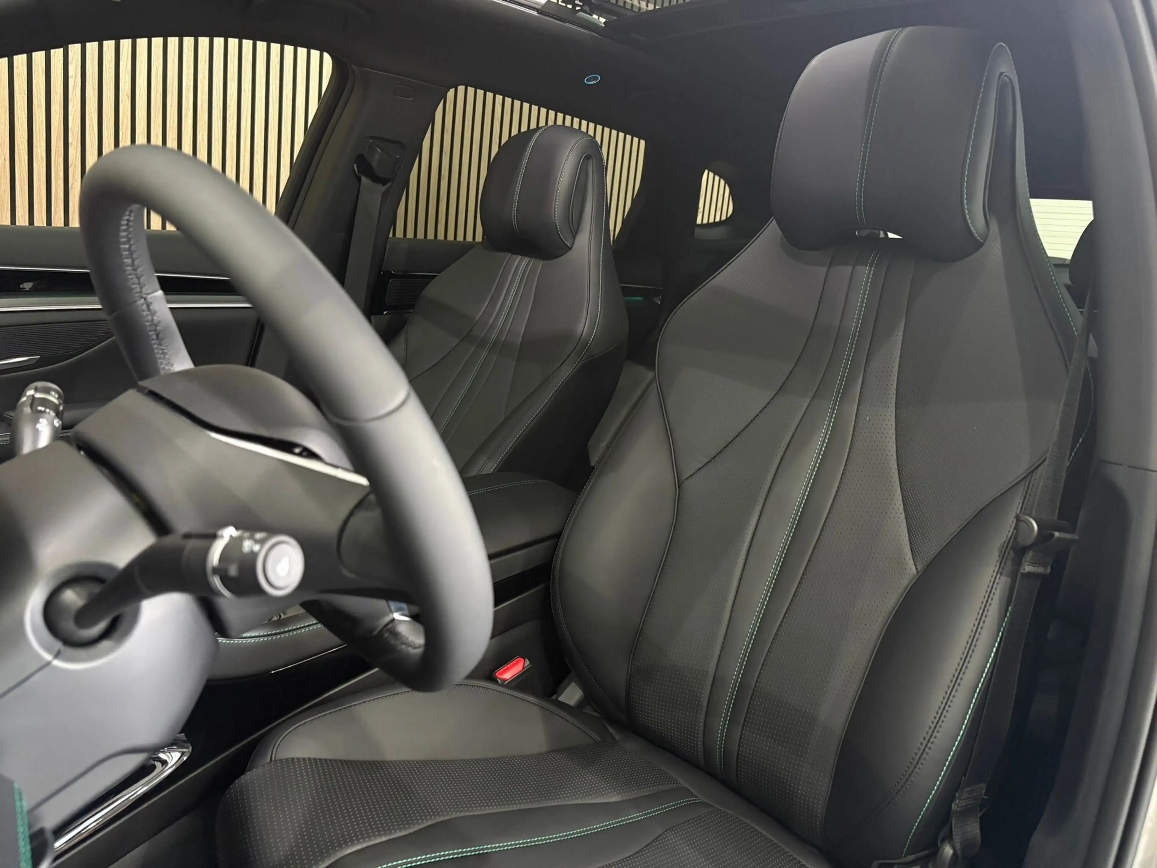 BYD Seal U 1.5 T DM-i AWD Design 325 PK / Panorama / Lederen — photo 25