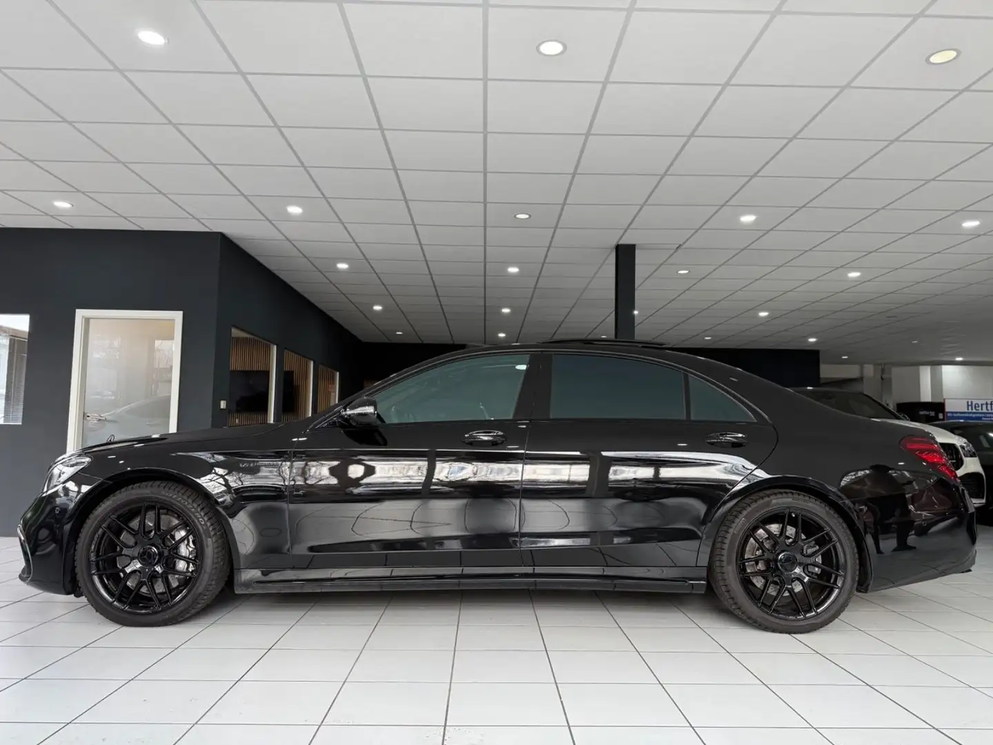 Mercedes-Benz S 63 AMG 4Matic+ L *CHAUFF*PANO*BURM*DESIGNO*TV* Negru - 2