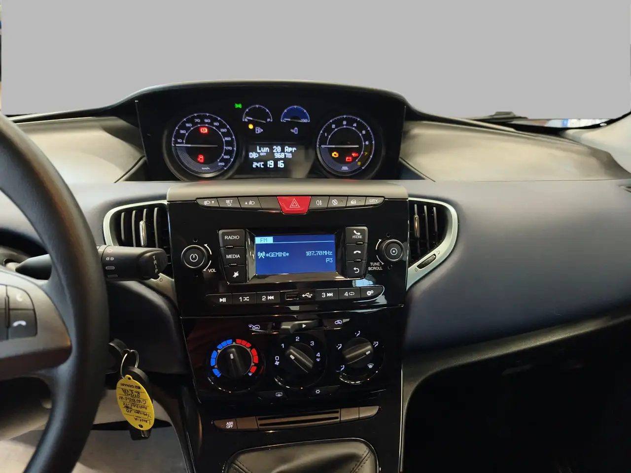 Lancia Ypsilon 2024 — фото 12