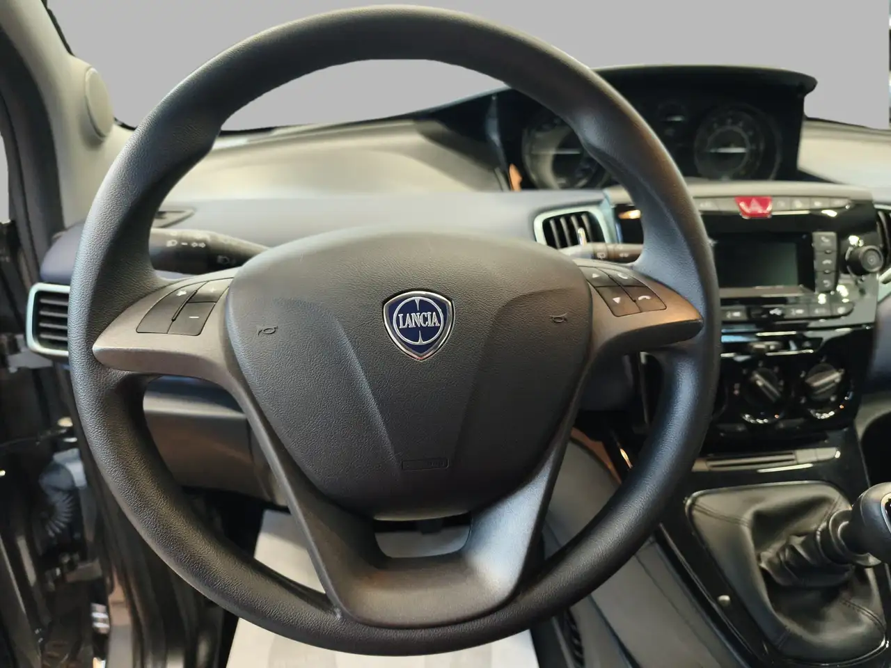 Lancia Ypsilon 2024 — фото 10