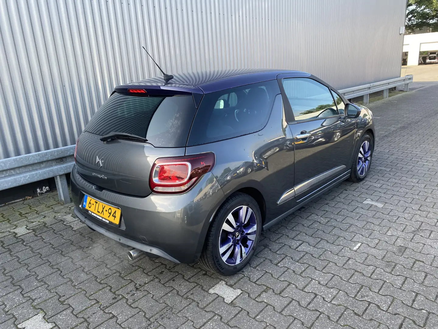 Citroen DS3 1.2 VTi Business Clima, Navi, CC, PDC, LM, z.g.a.n Grijs - 2