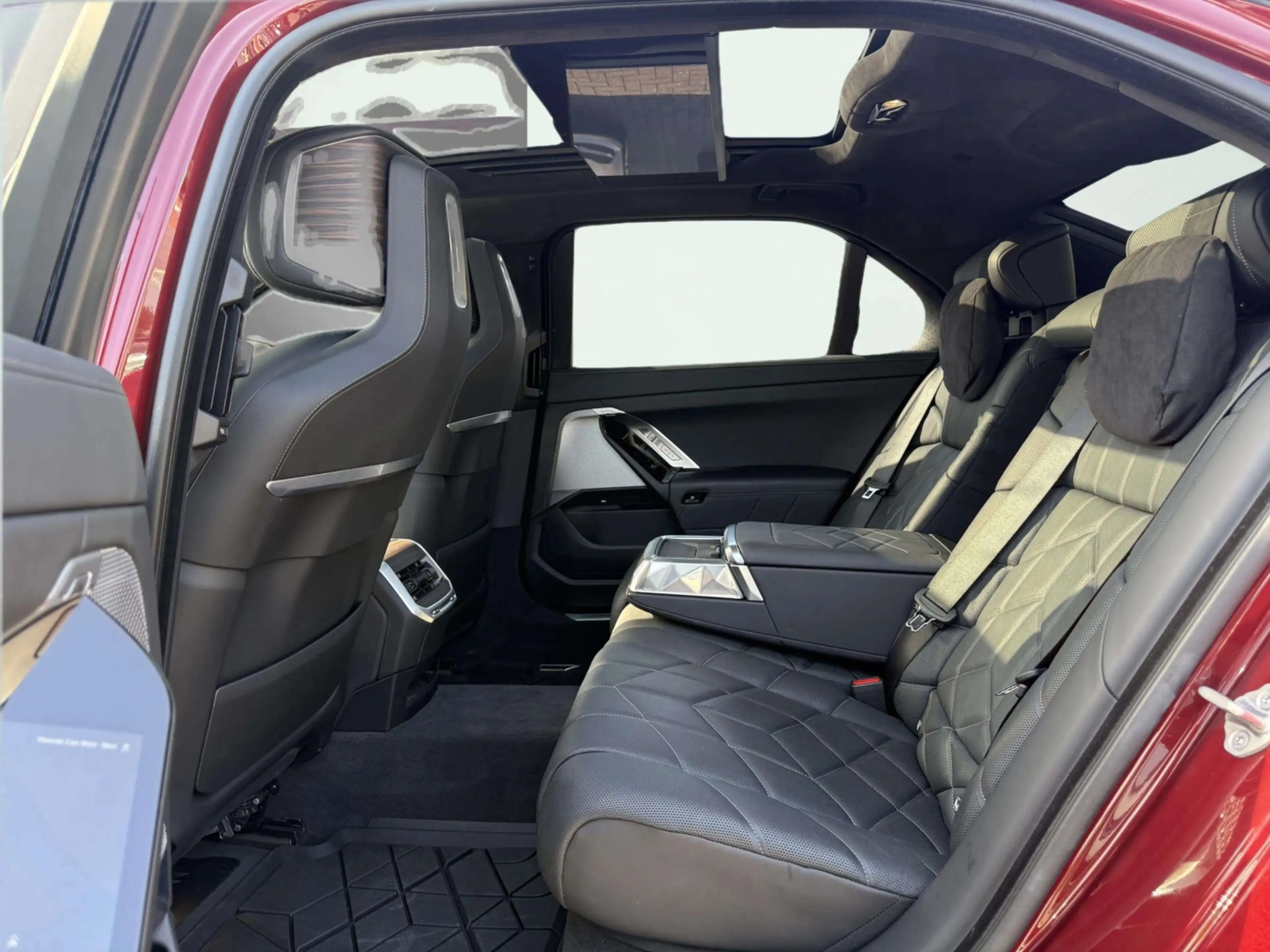 BMW i7 XDrive60 106 kWh | Theatre screen | Executive Loun — photo 14