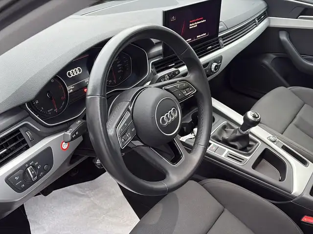 Audi A4 view 9