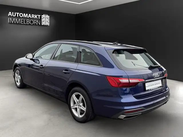 Audi A4 view 4